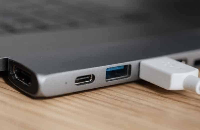 Utilisez un ordinateur et un câble USB et vérifiez l’état du matériel Nouvelles Technologies