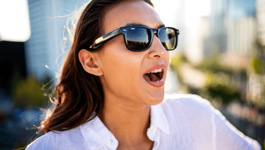Lunettes connectées Ray-Ban et Oakley en promo: prix cassés Oakley Meta HSTN smart glasses worn by golfer