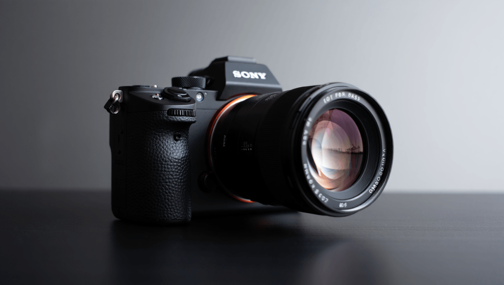 Sony A7R VI : capteur empilé 67 Mpx et performances rapides Sony's A7R VI blends speed with a 67MP stacked sensor