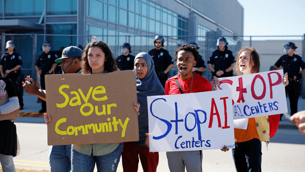 Anti-IA : des centres de données visés par des manifestations aux États-Unis Anti-AI data center protesters rally across the US