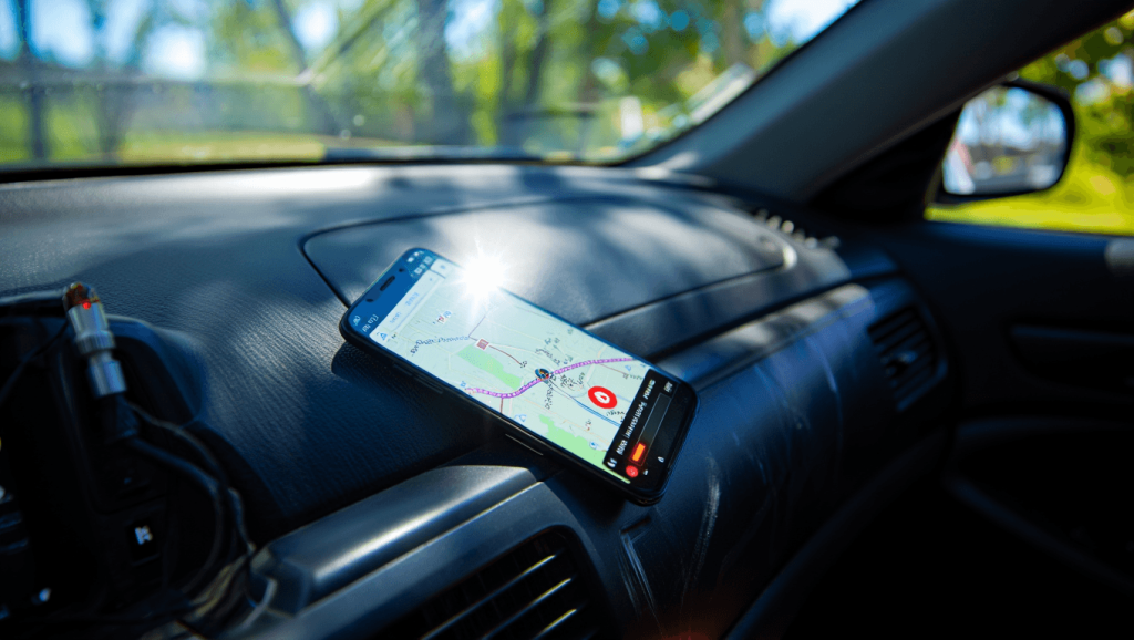 Comment éviter que votre smartphone surchauffe avec le GPS en voiture pendant les vacances ? Soleil, GPS et embouteillages : comment éviter que votre smartphone ne surchauffe sur la route des vacances