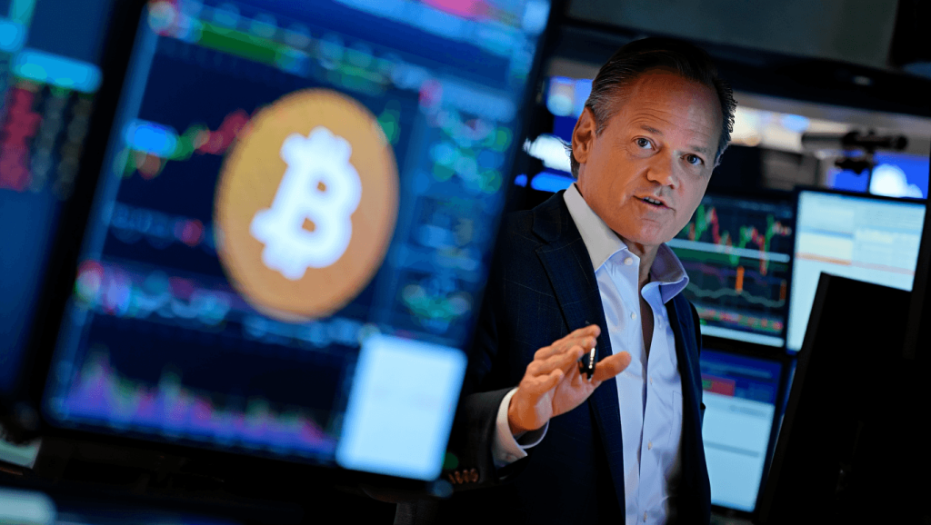 Bitcoin : La cassure ETH/BTC signale la renaissance des altcoins selon Tom Lee