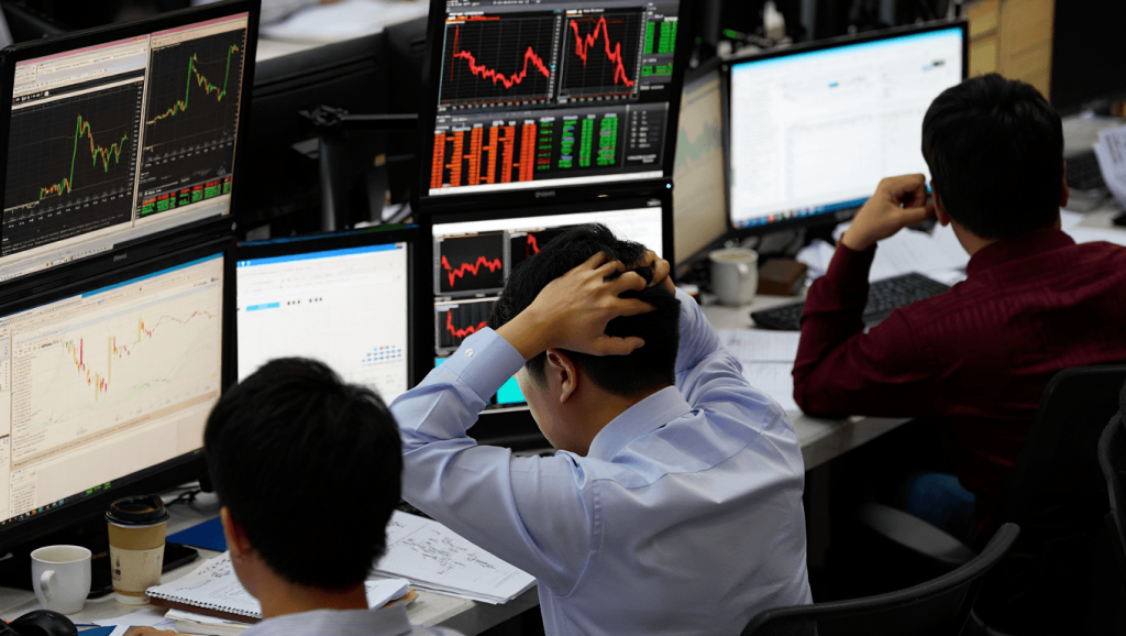 Cryptomonnaies en chute libre : pétrole grimpe, marchés parient sur une hausse des taux Fed Les cryptos chutent tandis que le pétrole flambe et que les paris sur une hausse Fed s'envolent