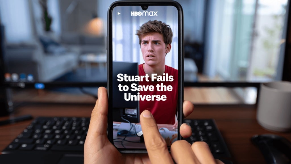 HBO Max : un message caché derrière les changements de titres de Stuart Fails to Save the Universe Stuart looks on with Bert behind him