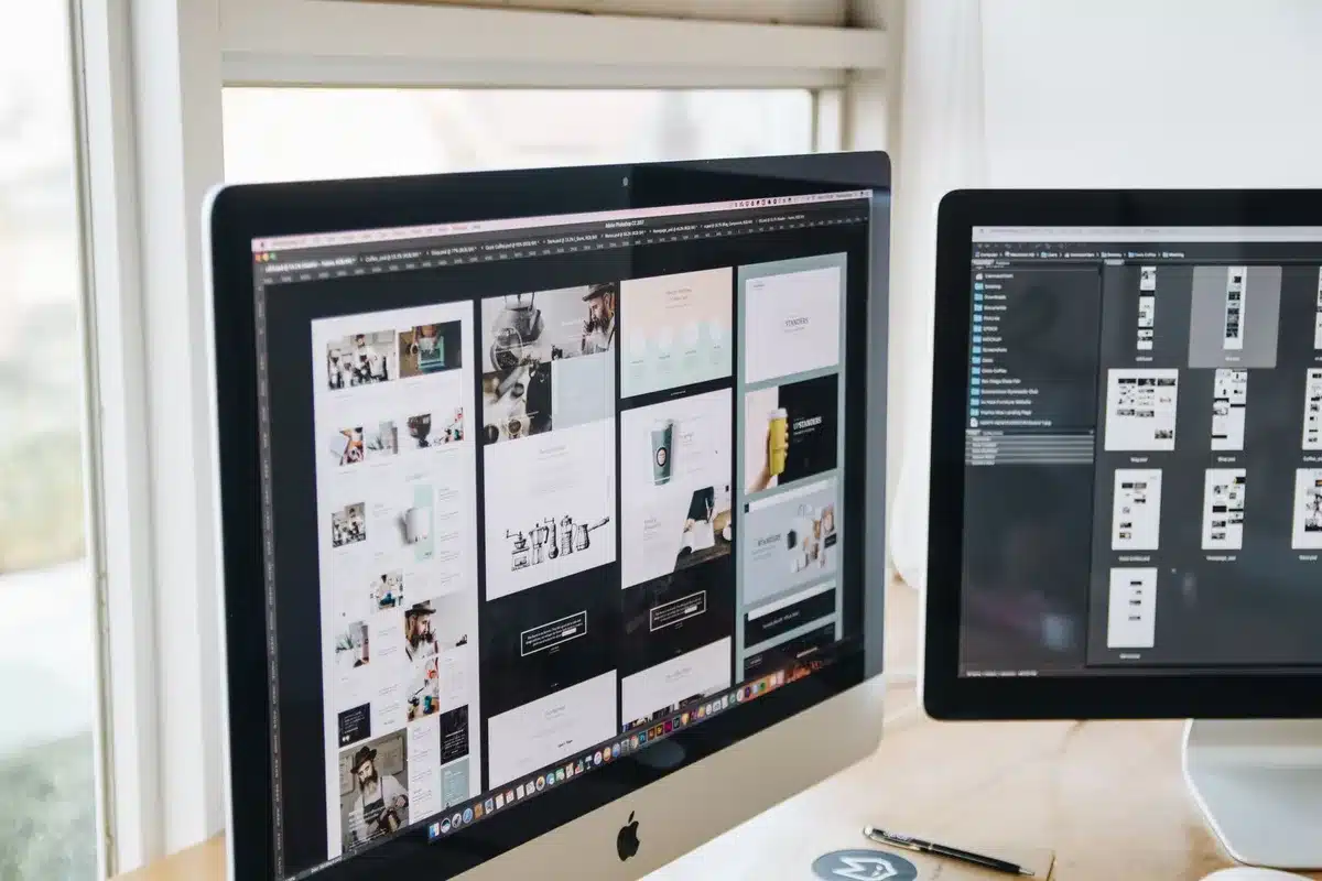 Espace de travail avec plusieurs onglets organisés et regroupés par thème