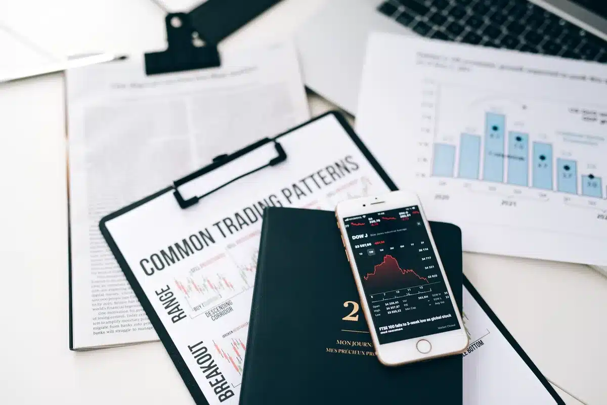 Tableau de bord de gestion des risques avec ordres de protection et analyse