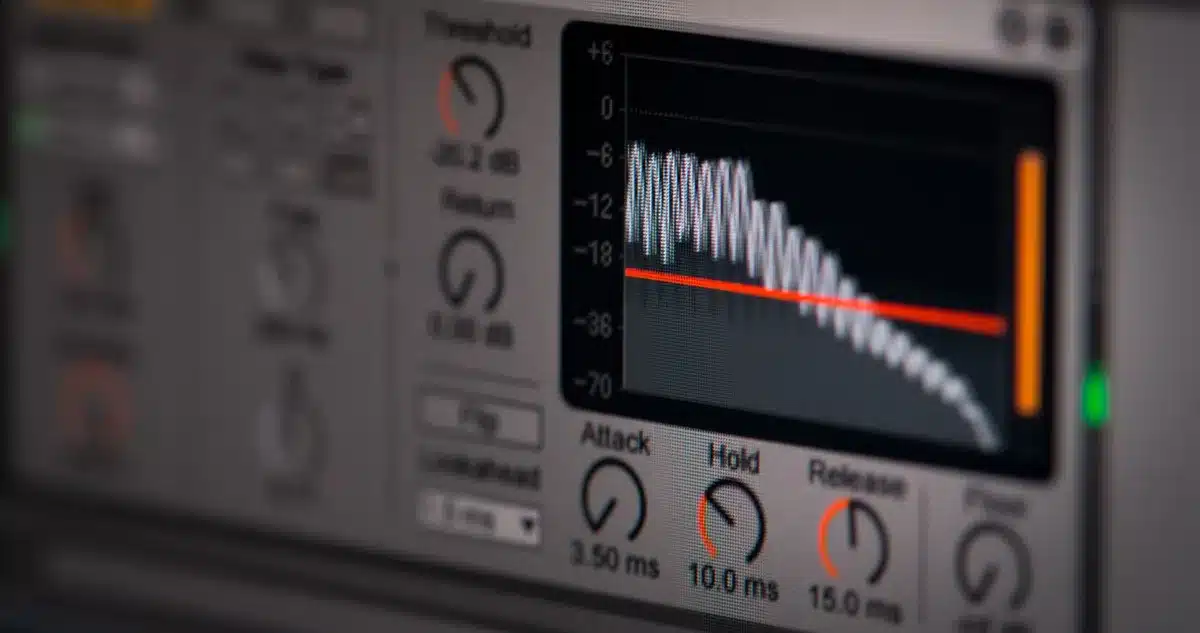 Interface logicielle montrant une onde sonore en enregistrement 32-bit float avec visualisation des niveaux