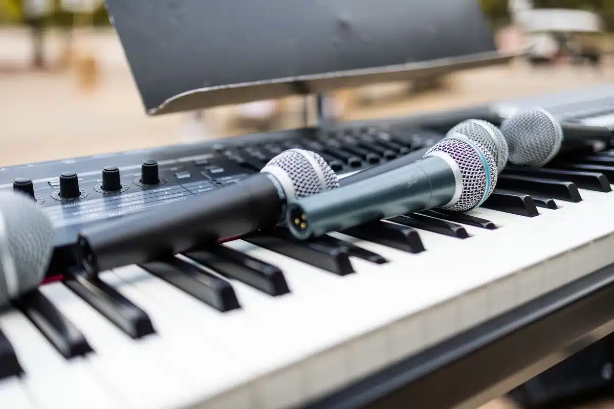 Checklist de configuration d'un système micro sans fil avec vérification des connexions et niveaux audio