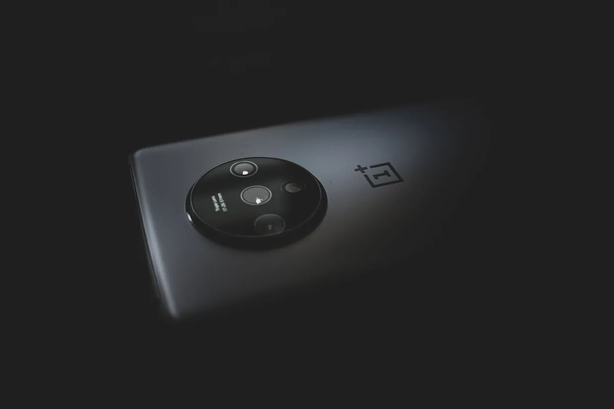 Module photo d'un téléphone avec LEDs intégrées pour les notifications visuelles