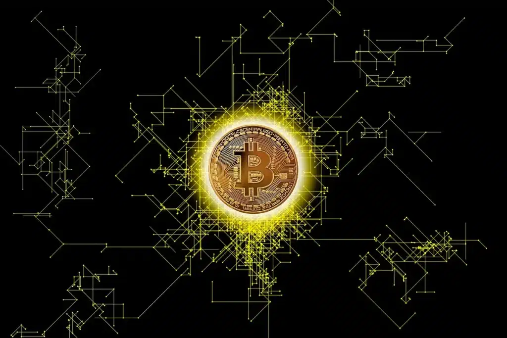 Bureau moderne avec documents financiers et graphique bitcoin flou, silhouette anonyme