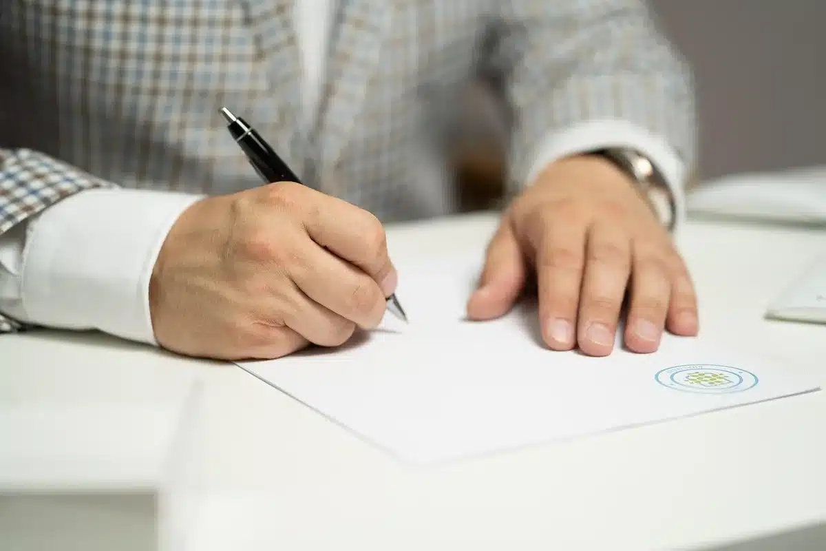 Analyse technique d'un watermark daté sur un document de développement