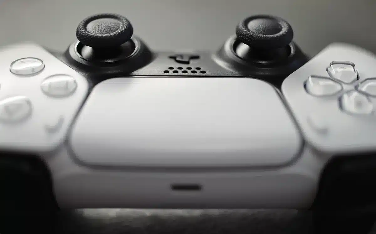 Combat rapproché dans un niveau de jeu vertical avec rupture de perspective