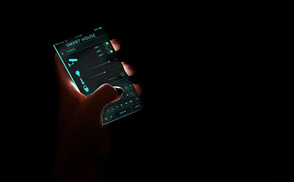 Quand sort l’épisode 7 de la saison 4 de Reacher sur Prime Video ? Main d'un spectateur tenant une télécommande face à un écran de plateforme de streaming