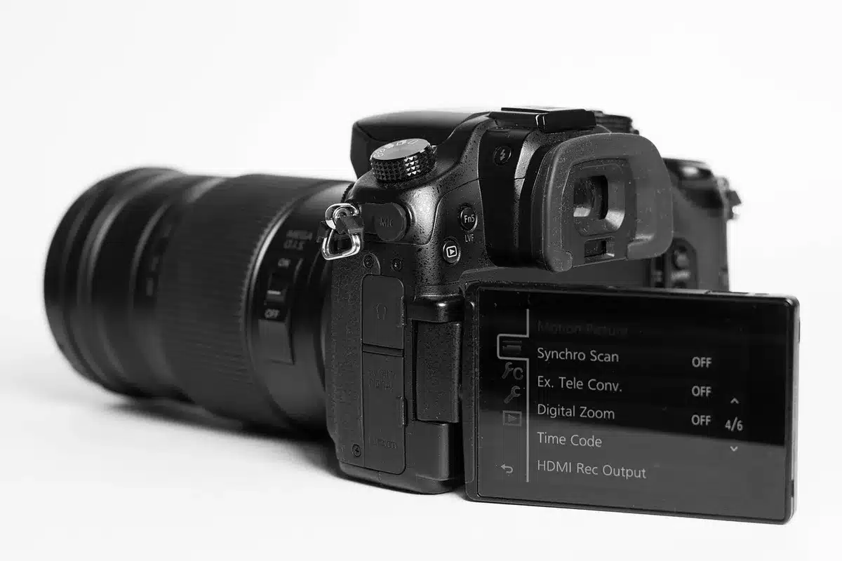 Différents objectifs Micro Four Thirds alignés pour montrer la variété de focales disponibles