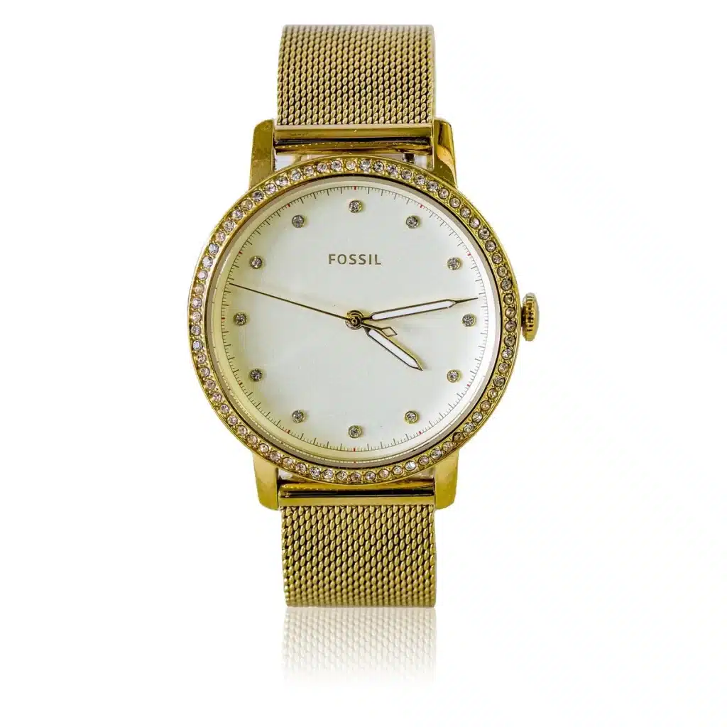 Timex montre rétro dorée à écran LCD signée d’un créateur: plus de 100 £ de réduction Montre numérique dorée au style rétro années 1980 avec écran LCD et bracelet en acier inoxydable plaqué or