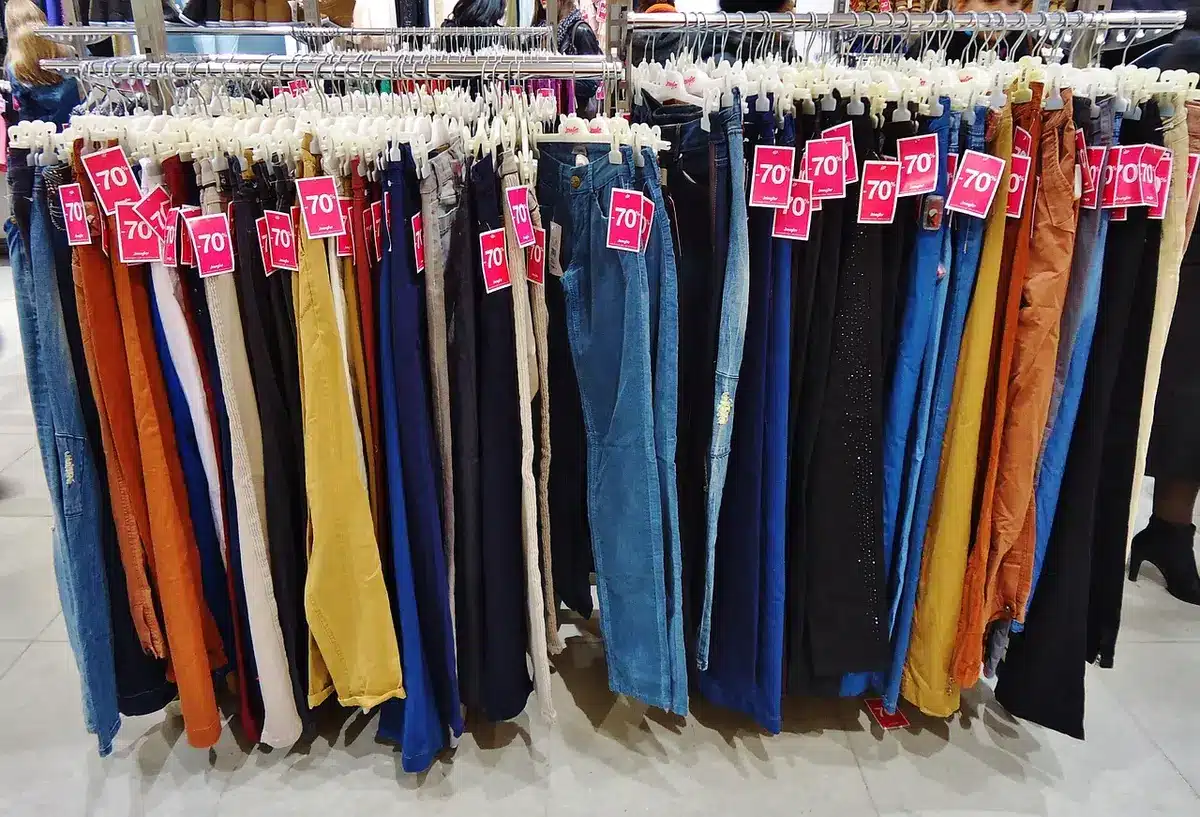 Étiquette de prix réduite sur un écran d'achat en ligne