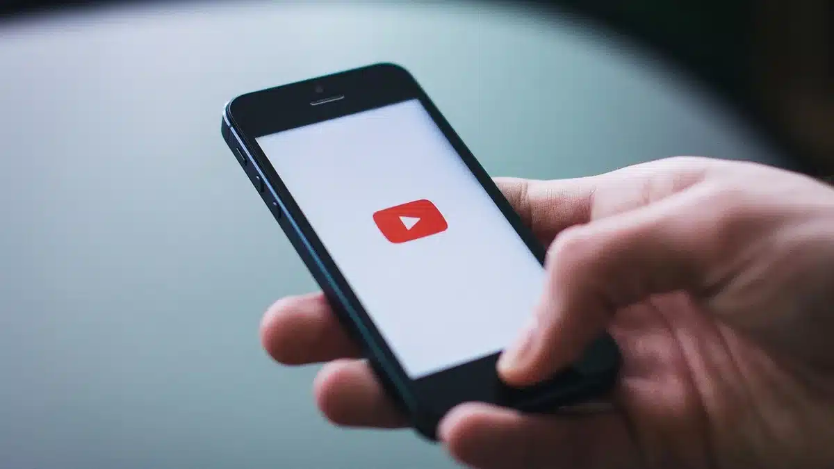 Interface d'une application de streaming affichant une liste d'épisodes
