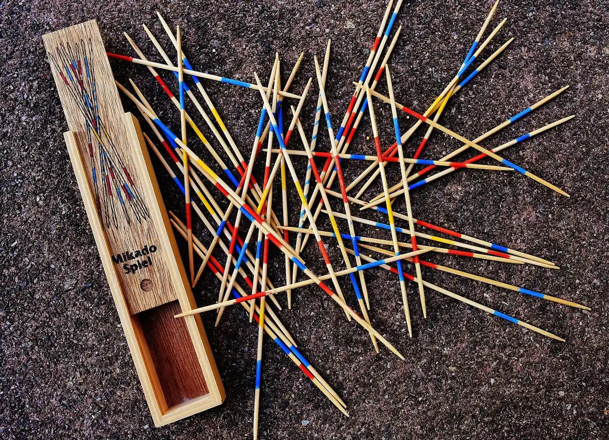 Gros plan sur des sticks de manette montrant la précision et le design